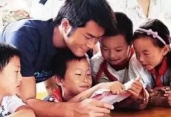 扒爷爆料娱乐圈新料,扒爷揭露明星幕后真相！